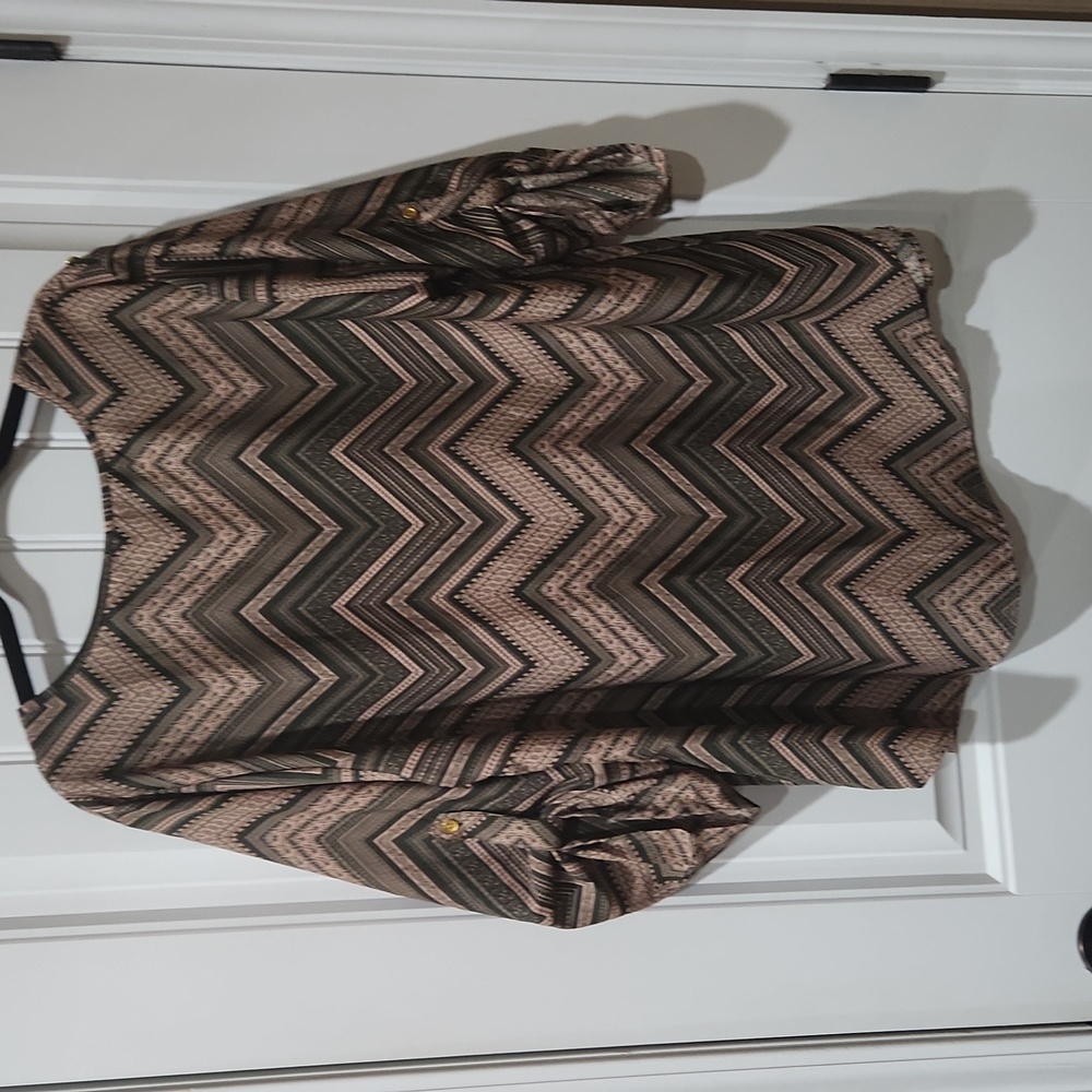 Chevron Patterned Women's Top - Picture 2 of 4